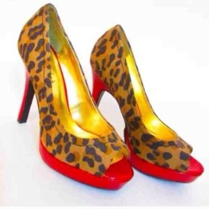 LEOPARD PRINT HEELS